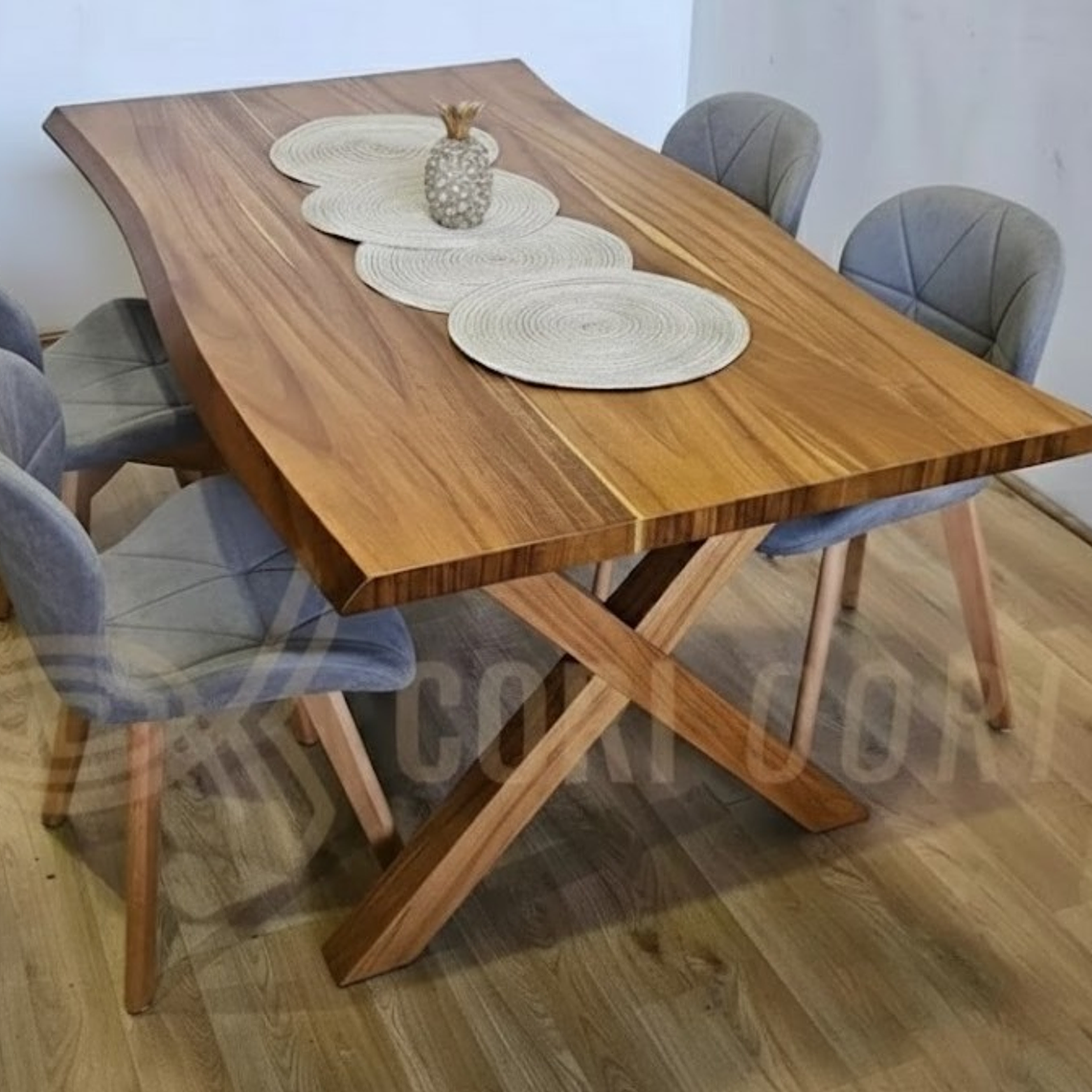 Juego de Comedor Medlock Rústica 160x90 cm + 4 Sillas Mariposa Velvet 30