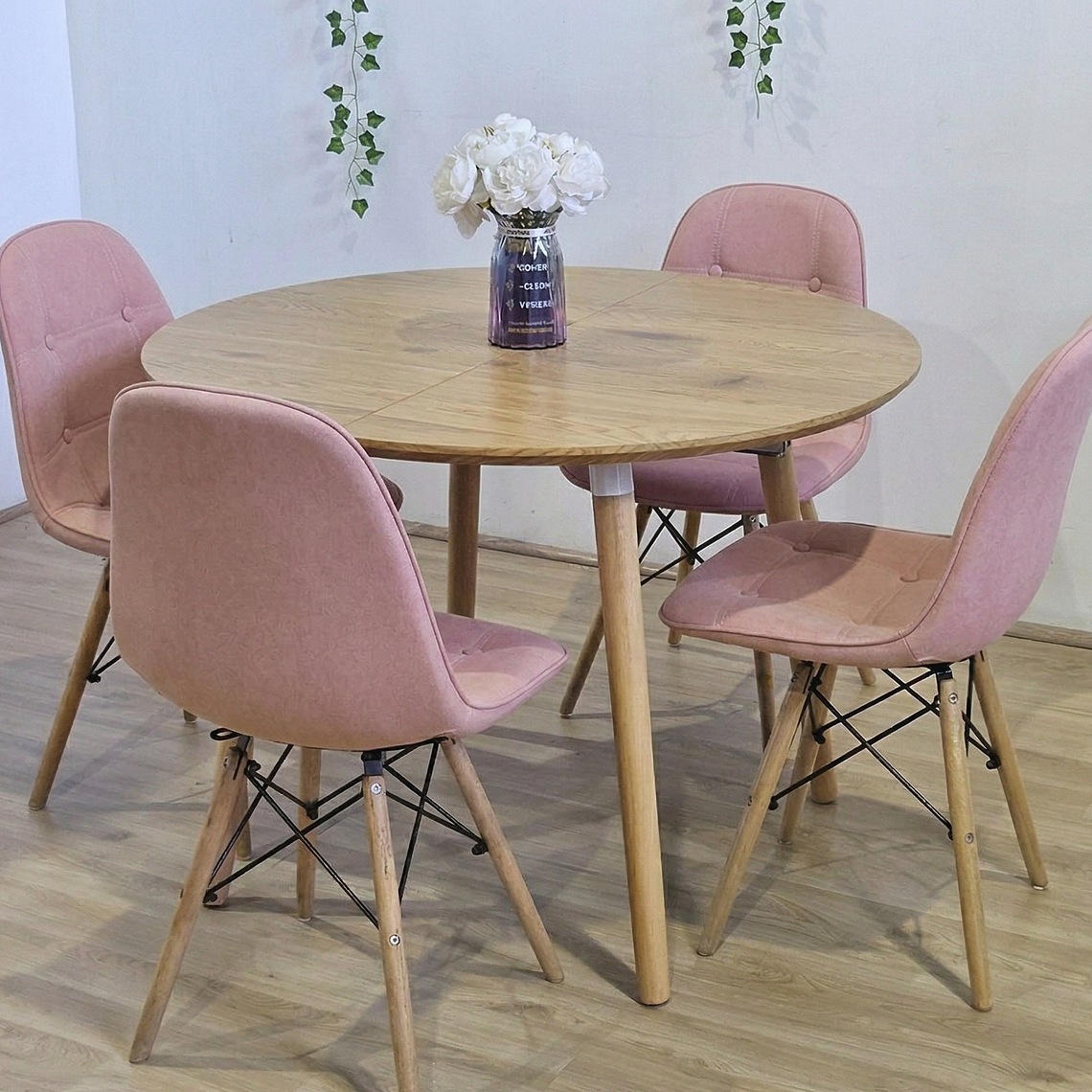 Comedor Mesa Aura Wood 100cms  + 4 Sillas Capitonne Eames Ecocuero 12