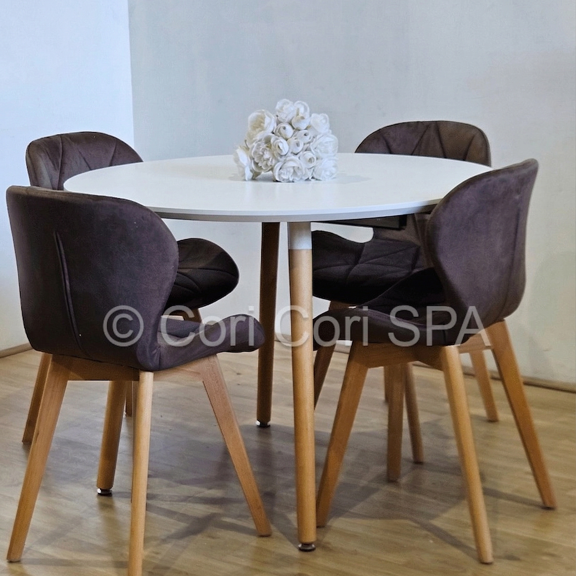 Comedor Mesa Aura Blanca 100cm + 4 Sillas Mariposa Velvet 8