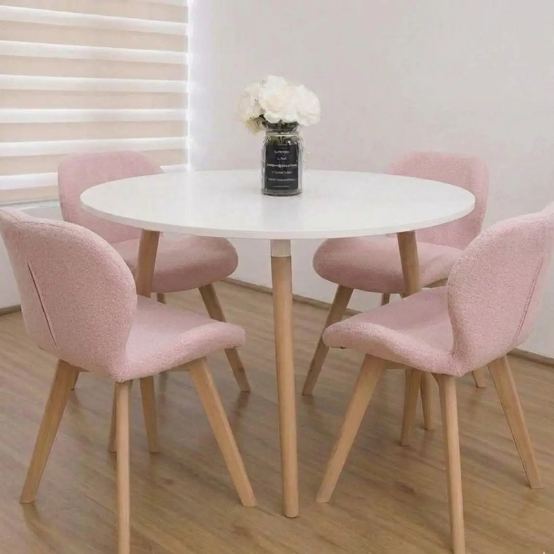 Comedor Mesa Aura Blanca 120cms  + 4 Sillas Mariposa Ecocuero Wood 3