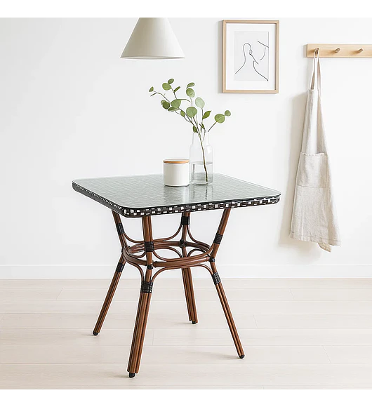Mesa Bistro Parisino con Metál y Rattan Sintético