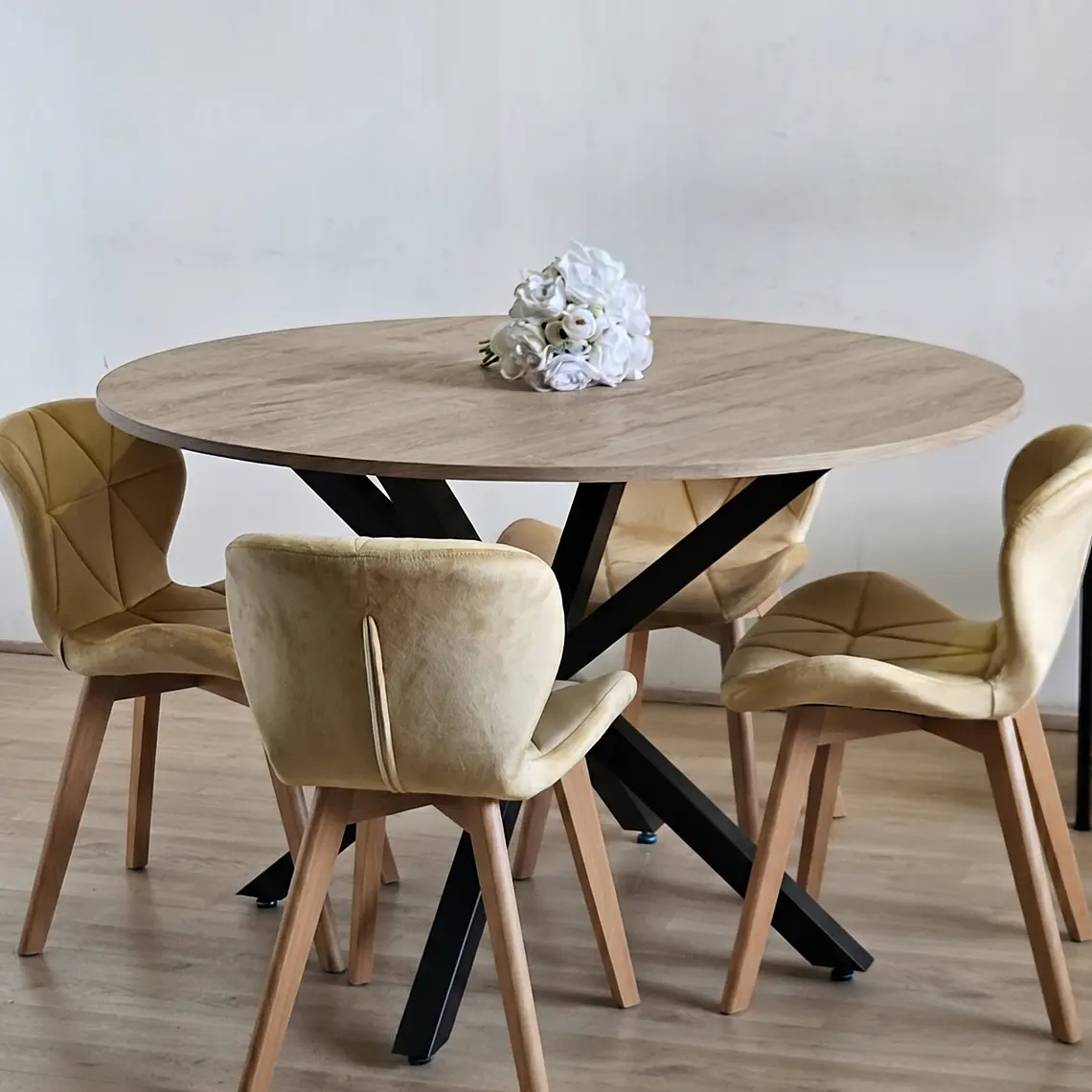 Comedor Warwick Rustica 120cm + 4 Sillas Mariposa Velvet 3