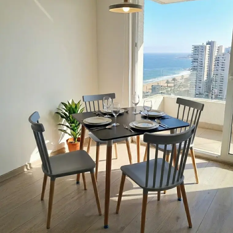 Comedor Mesa Cuadrada Melamina 80cms x 80cms + 4 Sillas Windsor 21