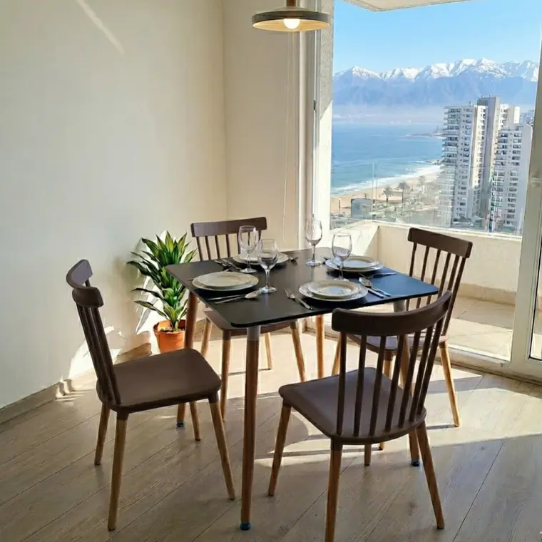 Comedor Mesa Cuadrada Melamina 80cms x 80cms + 4 Sillas Windsor 22