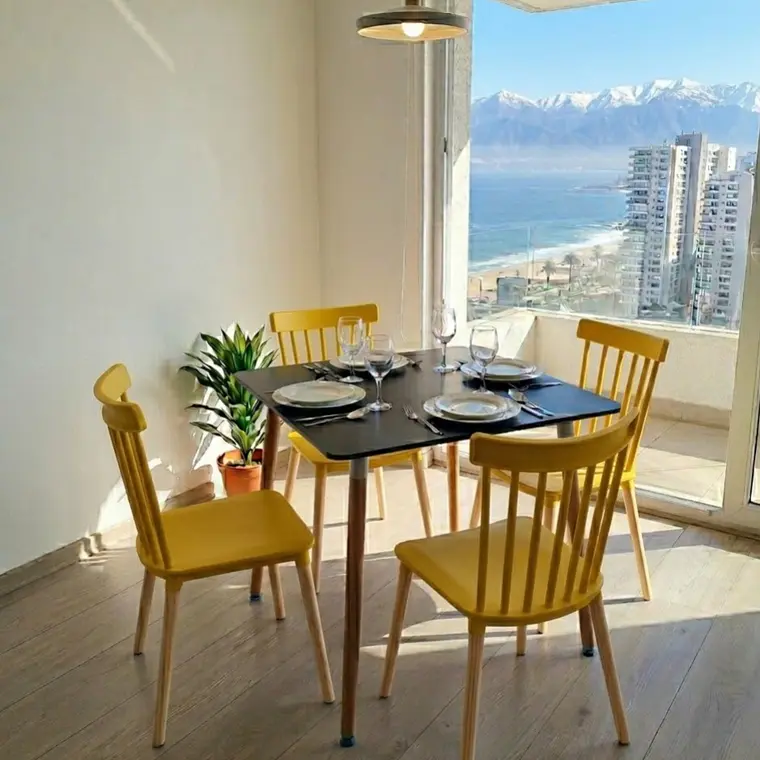 Comedor Mesa Cuadrada Melamina 80cms x 80cms + 4 Sillas Windsor 23