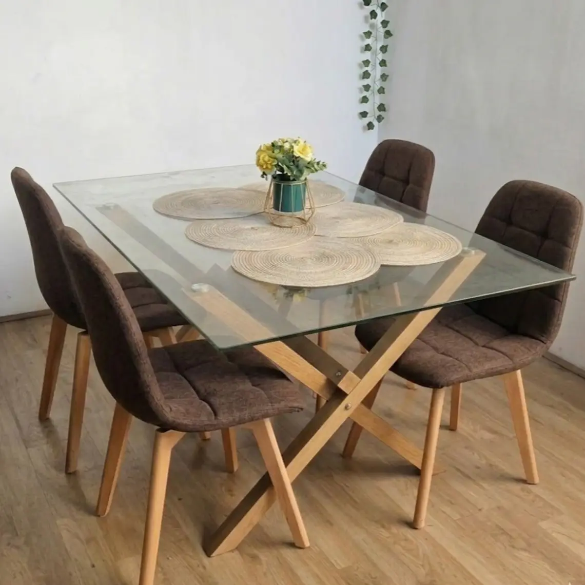 Comedor Medlock 140 x 90cm + 4 Sillas Capitonne Lino 4