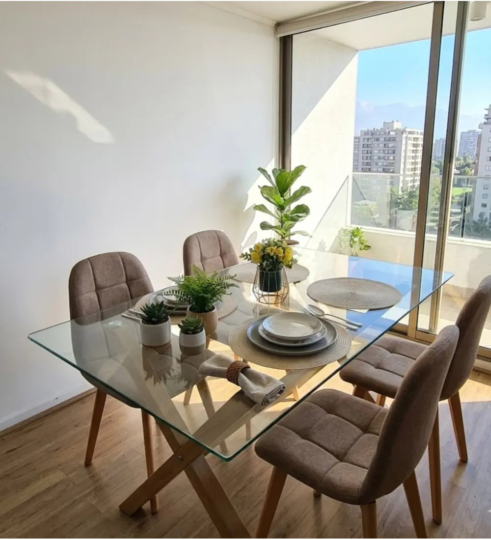 Comedor Medlock 140 x 90cm + 4 Sillas Capitonne Lino