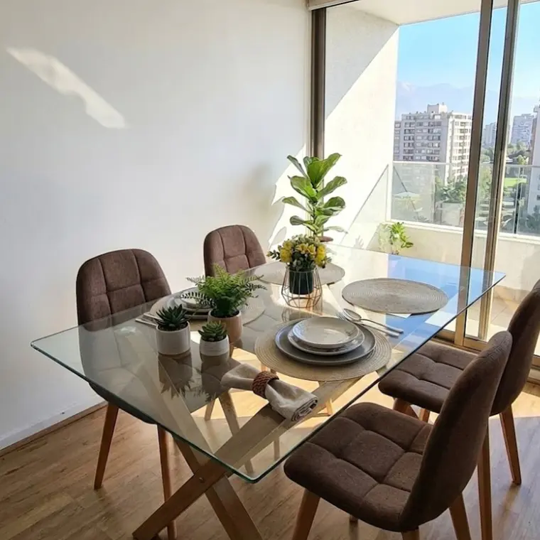 Comedor Medlock 140 x 90cm + 4 Sillas Capitonne Lino 7