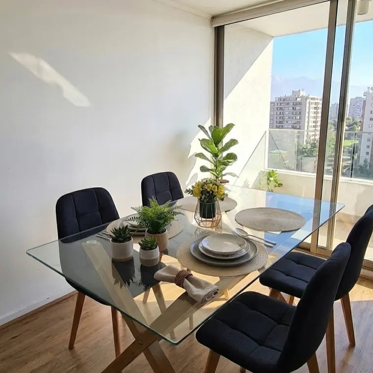 Comedor Medlock 140 x 90cm + 4 Sillas Capitonne Lino 8