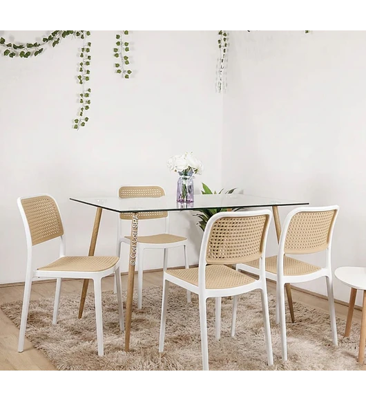 Comedor Mesa Rubi Vidrio 120x80 cm + 4 Sillas Delta