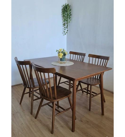 Comedor Mesa Vema + 4 Sillas Windsor Madera