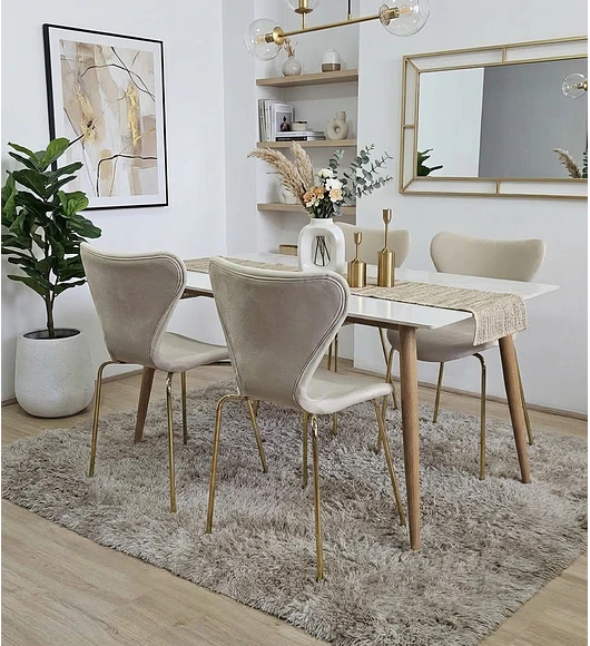 Comedor Mármol 140x80cm  + 4 Sillas Corazón