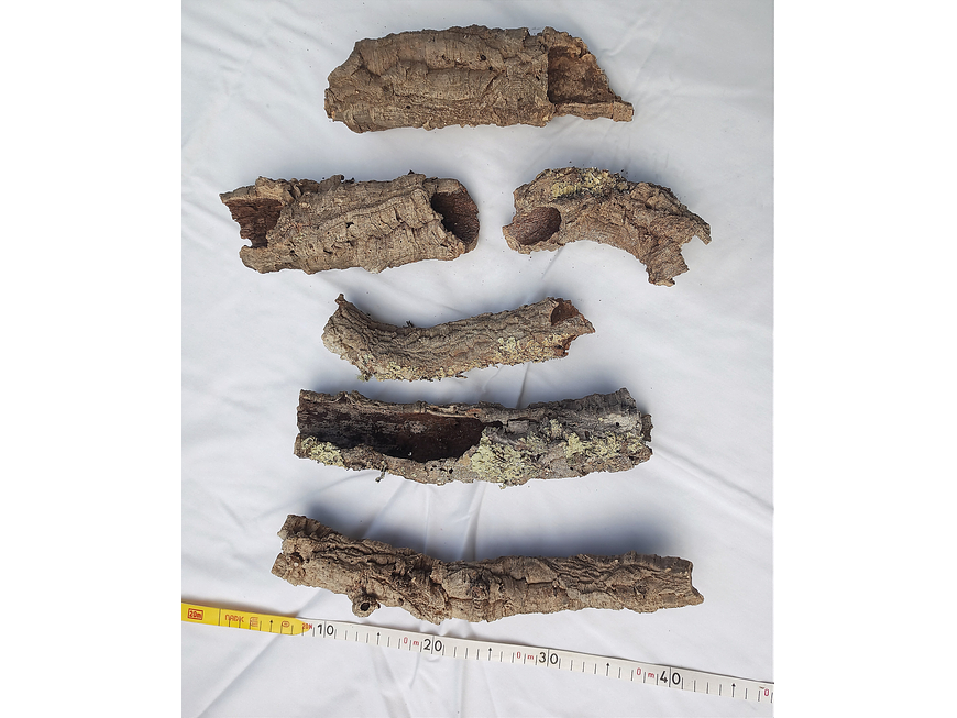 Small cork tubes weighing 0.4 kg 1