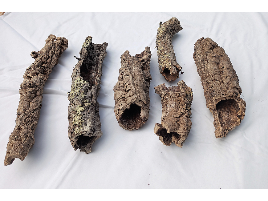Small cork tubes weighing 0.4 kg 3