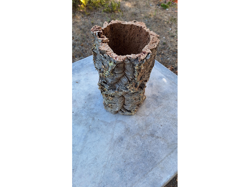 1x Small, wide cork tube (20x20x25cm) 2