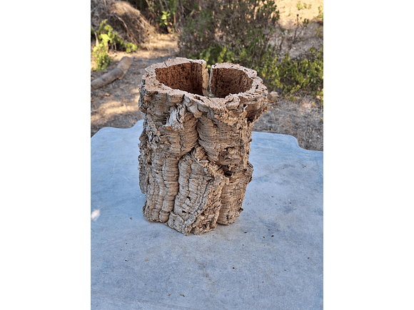 1x Small, wide cork tube (20x20x25cm) 1