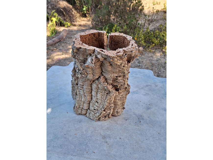 1x Small, wide cork tube (20x20x25cm) 1