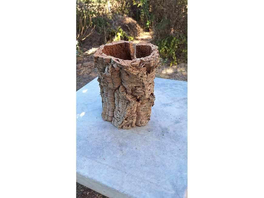 1x Small, wide cork tube (20x20x25cm) 4