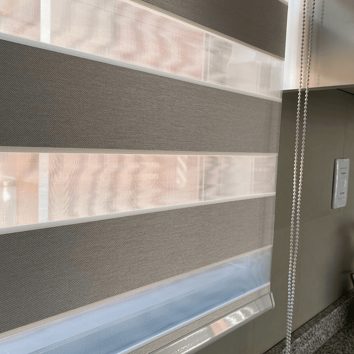 Roller Duo Blackout Gris franja Blanca 2