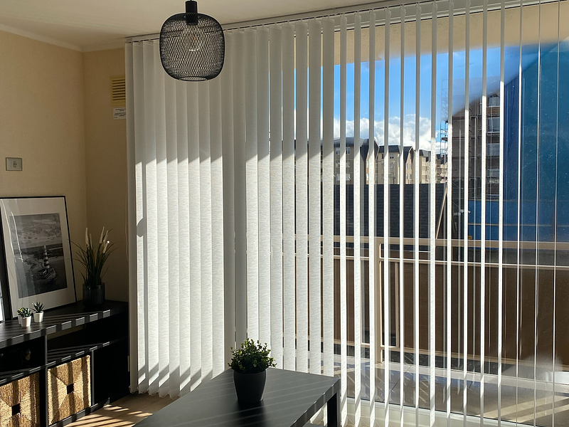 Cortinas Verticales: la solución ideal para ventanales