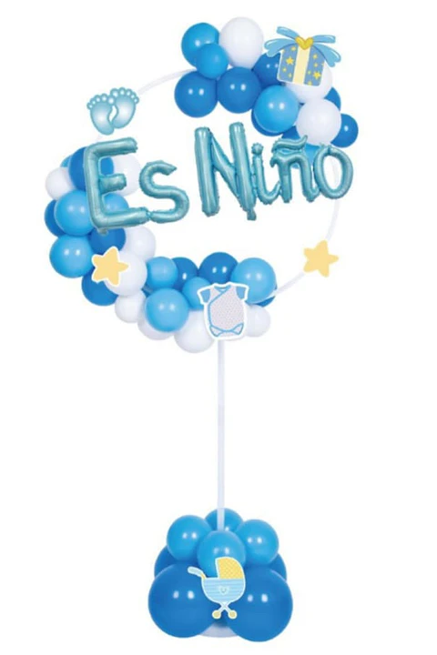 Arco de globos con letras es un niño