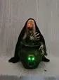 Brujita con caldera animatronic  - Miniatura 2