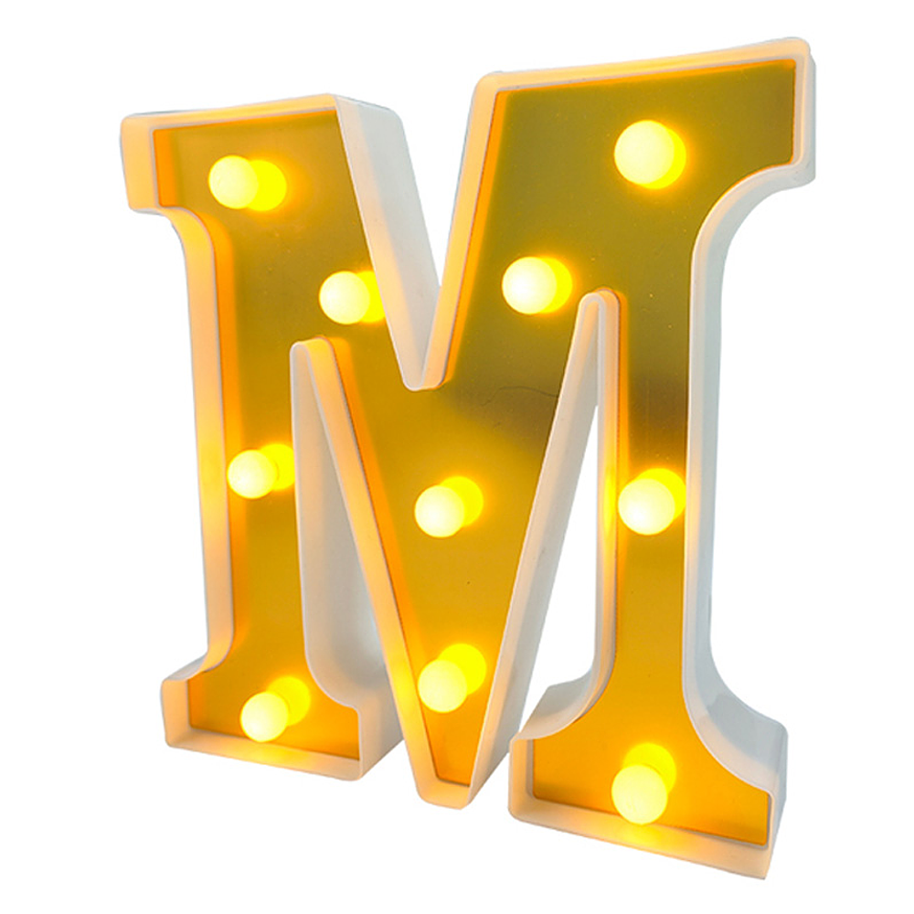 Letra M LED dorada 22 cm
