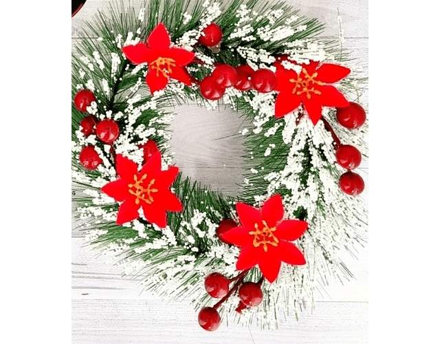 Corona navideña con adornos 