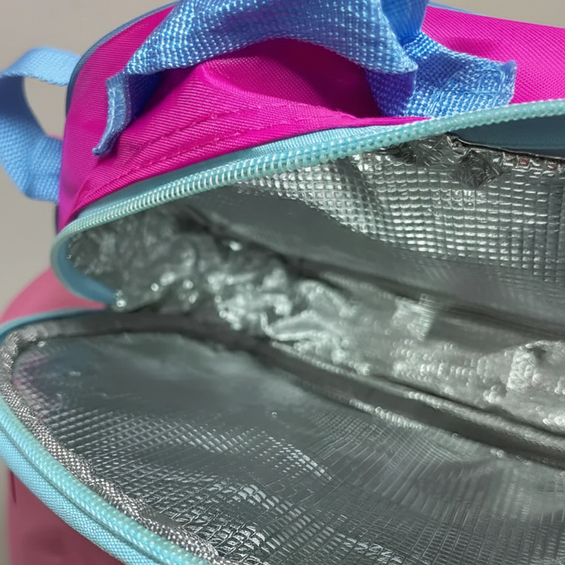 Pack Escolar 3 en 1 Guerreras K-Pop con Ruedas 3