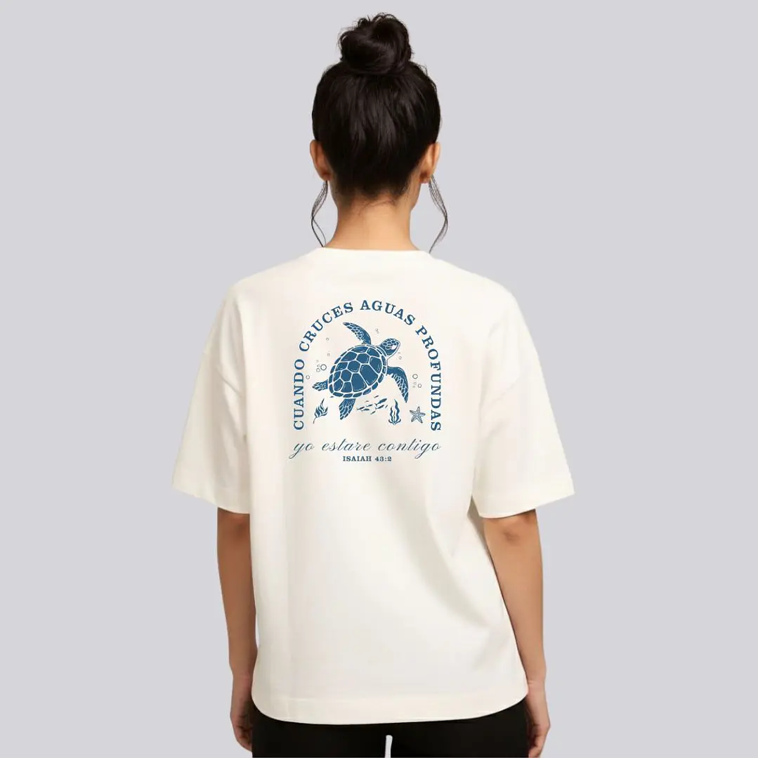 Camiseta Oversized Cuando Cruces Aguas Profundas Isaiah 43:2 Tortuga 2