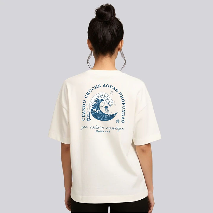 Camiseta Oversized Cuando Cruces Aguas Profundas Isaiah 43:2 Olas 6