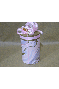 M2006 - Caixa pequena cilindro mármore rosa decorada.