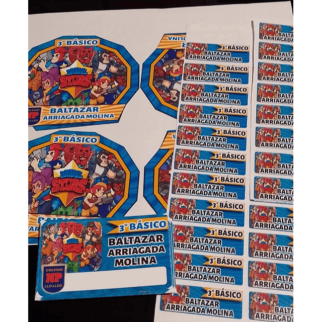 ETIQUETAS ADHESIVAS PARA ÚTILES ESCOLARES. 
