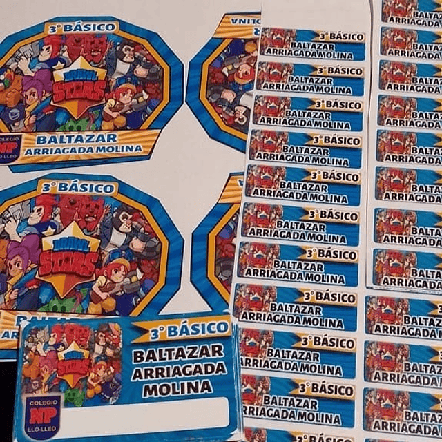 ETIQUETAS ADHESIVAS PARA ÚTILES ESCOLARES. 