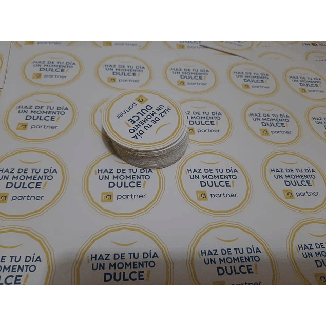 Pack 500 stickers troquelados (3,4 o 5 cm)