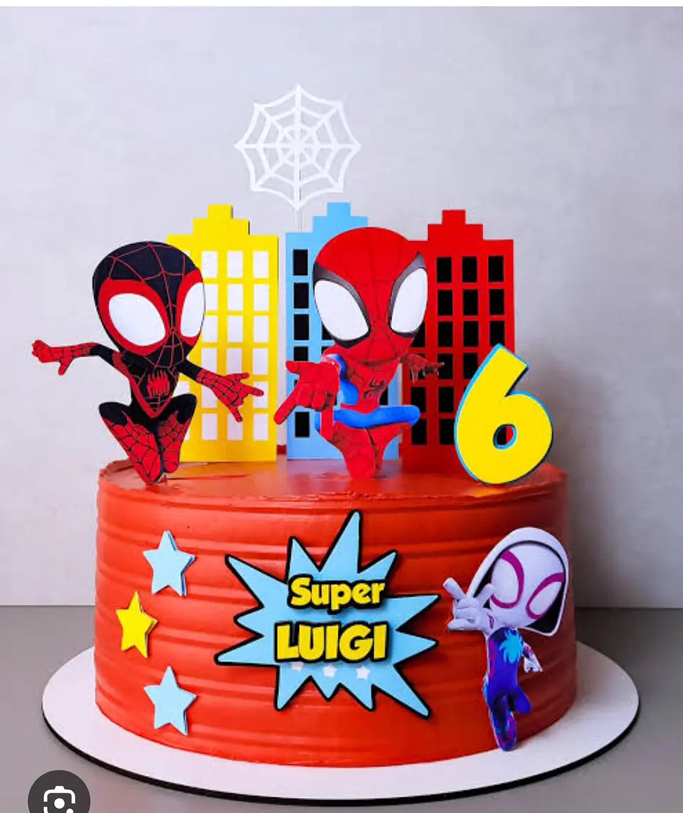 Topo de bolo homem aranha com predios 1