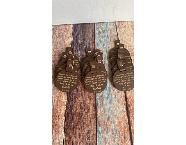 Llavero de madera grabado en láser 