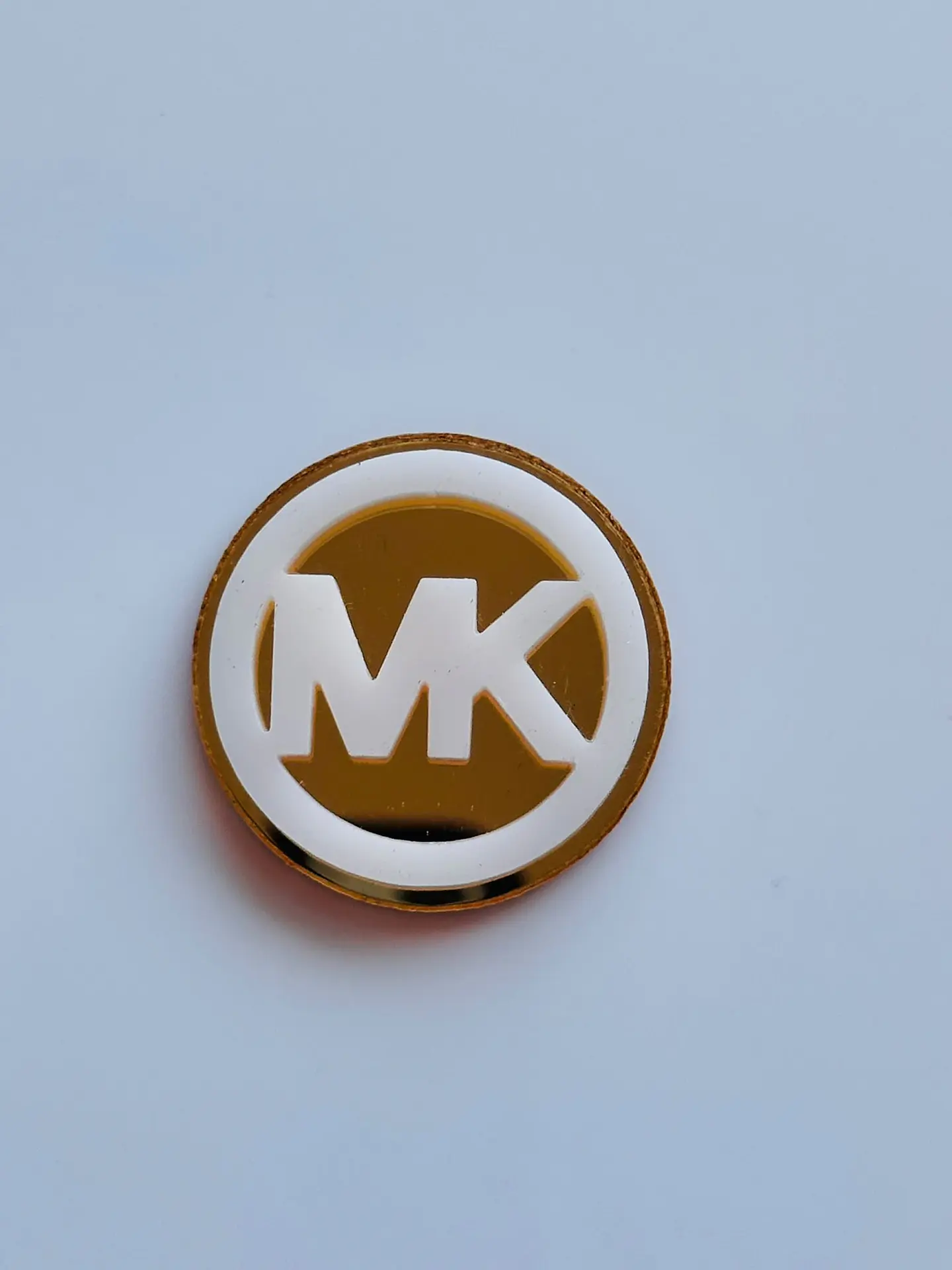 MK dourado e branco 1