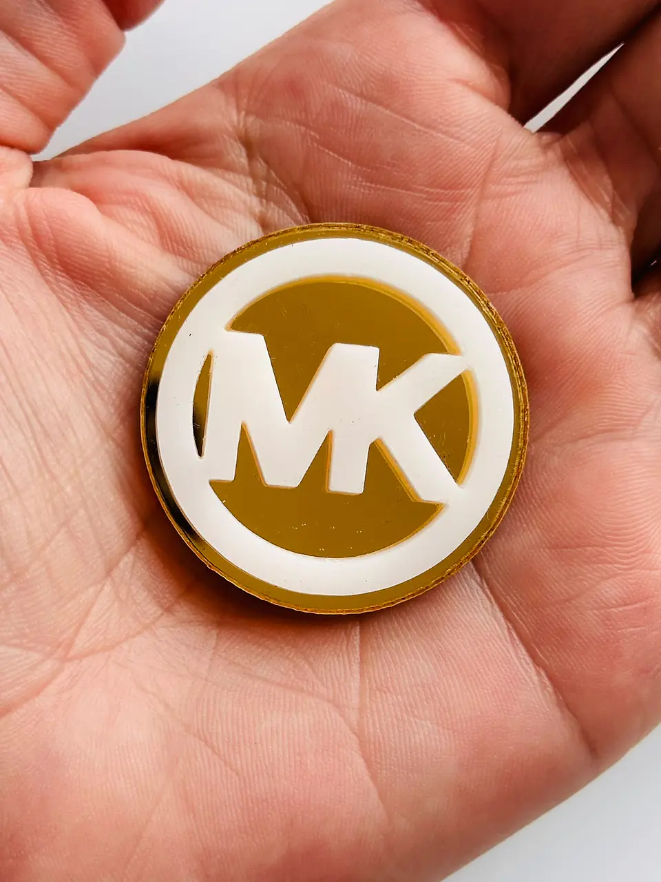 MK dourado e branco 3
