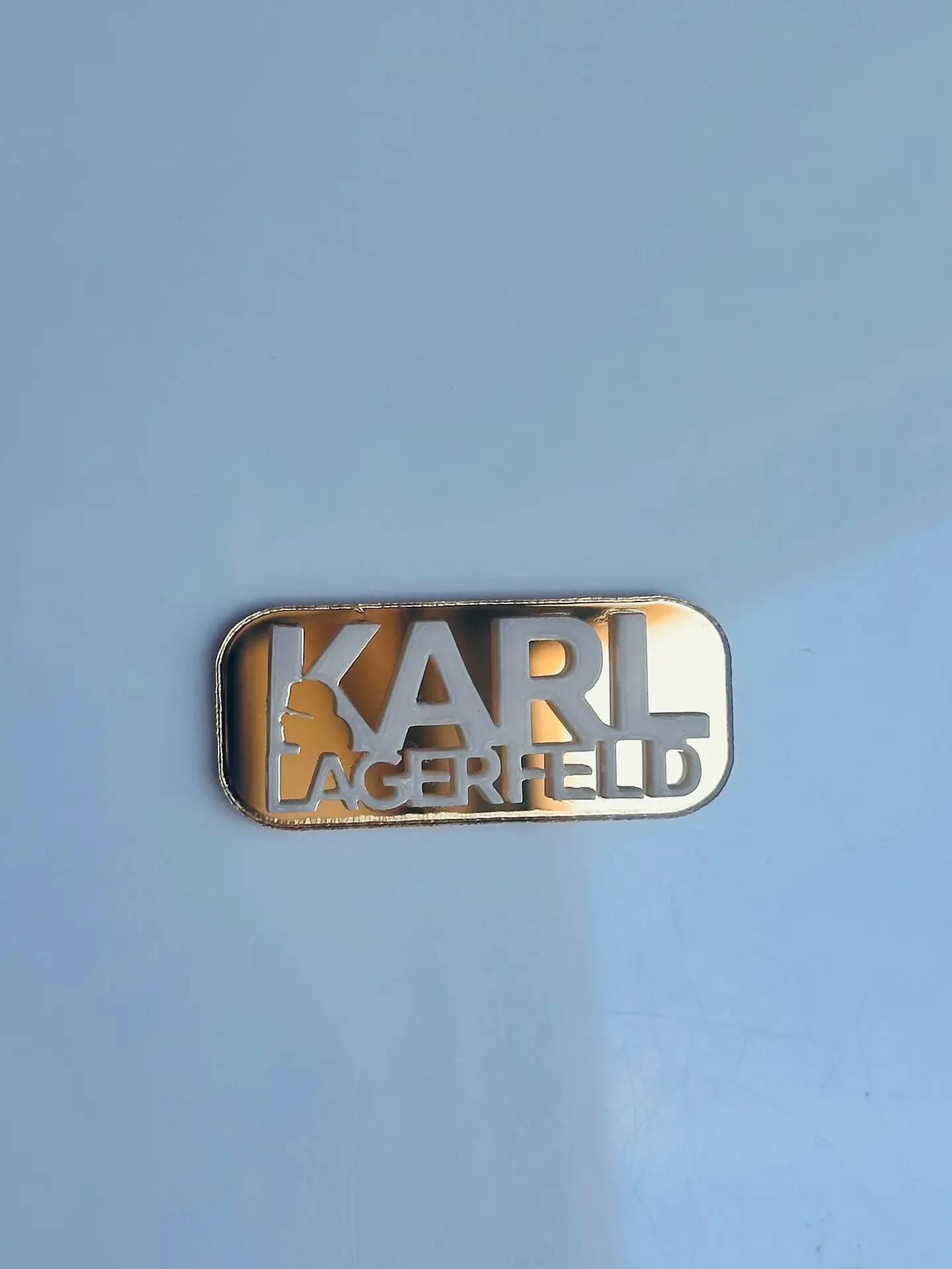 Karl dourado e branco 2