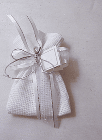C15301 - Saco em tecido quadrilé com sabonete decorado em prata