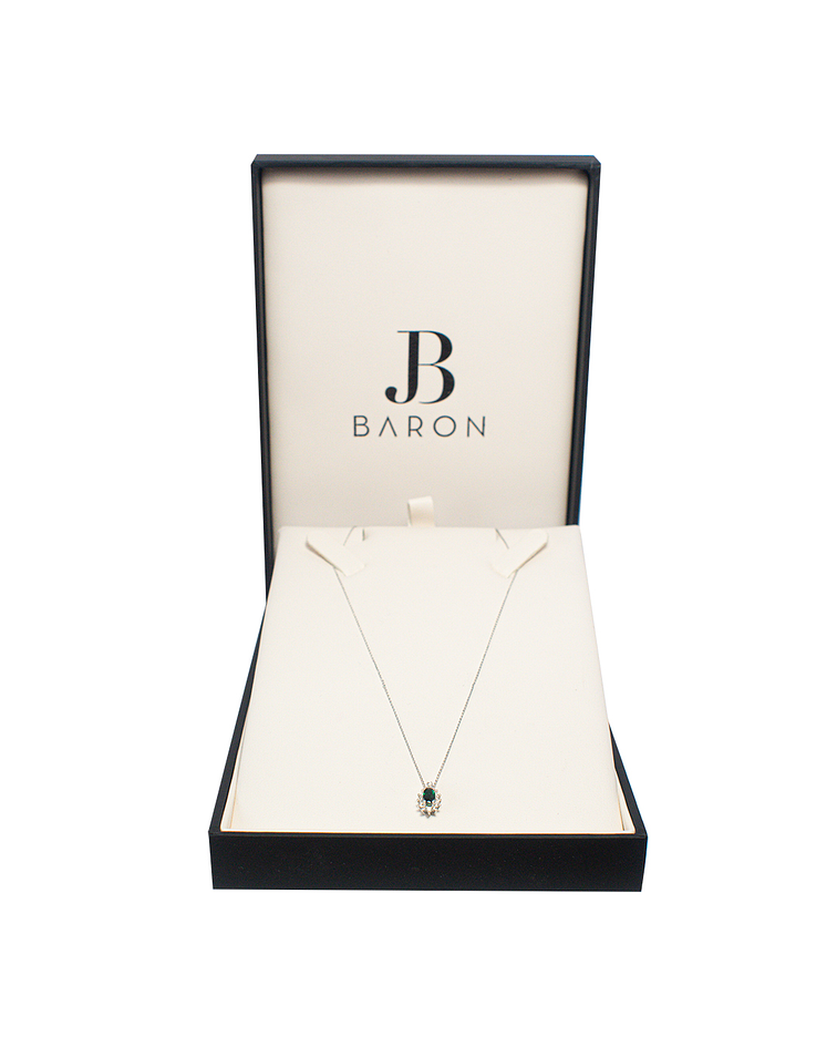 Collar de Diamante Oro Blanco de 18 Kt. Modelo Diamantes con Esmeralda Natural 