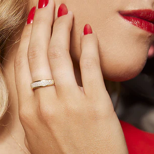 Anillo de Oro 18kt Relieve con Circonitas