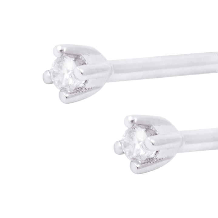 Aros de Oro Blanco 18kt Punto de Luz Grifa con Diamante 4Pts 2