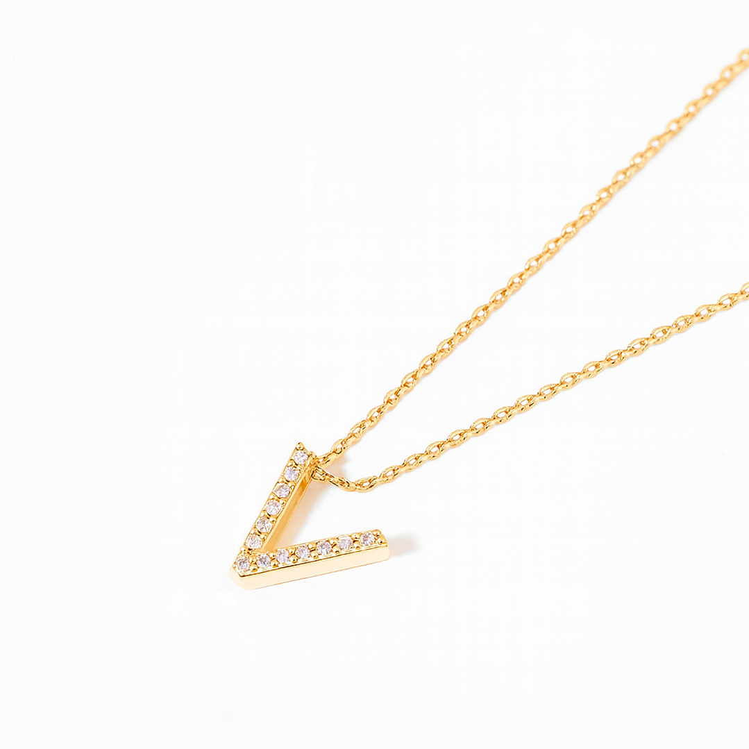 Collar Oro Amarillo 18kt Diamante Letra V 9Pts | Danielle Costantini 1