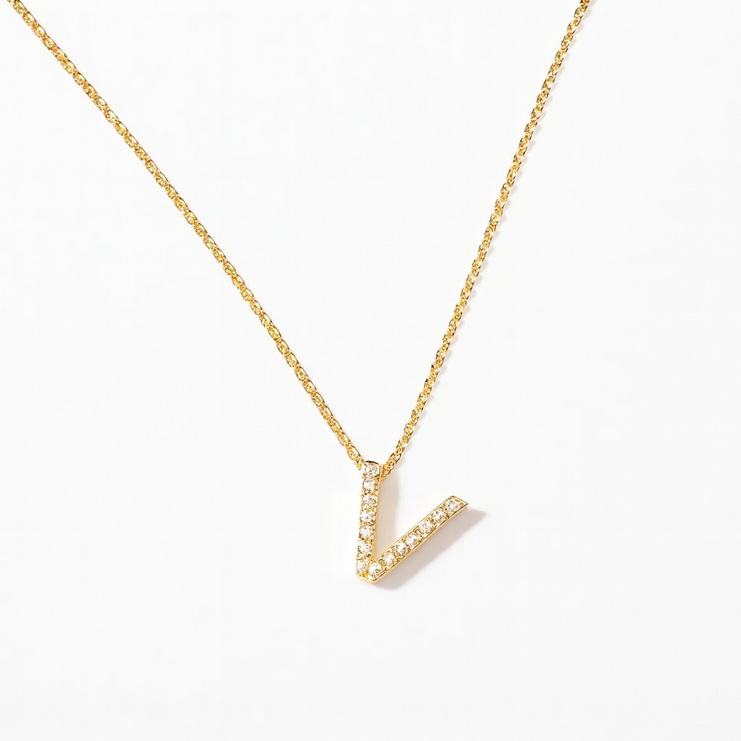 Collar Oro Amarillo 18kt Diamante Letra V 9Pts | Danielle Costantini 3