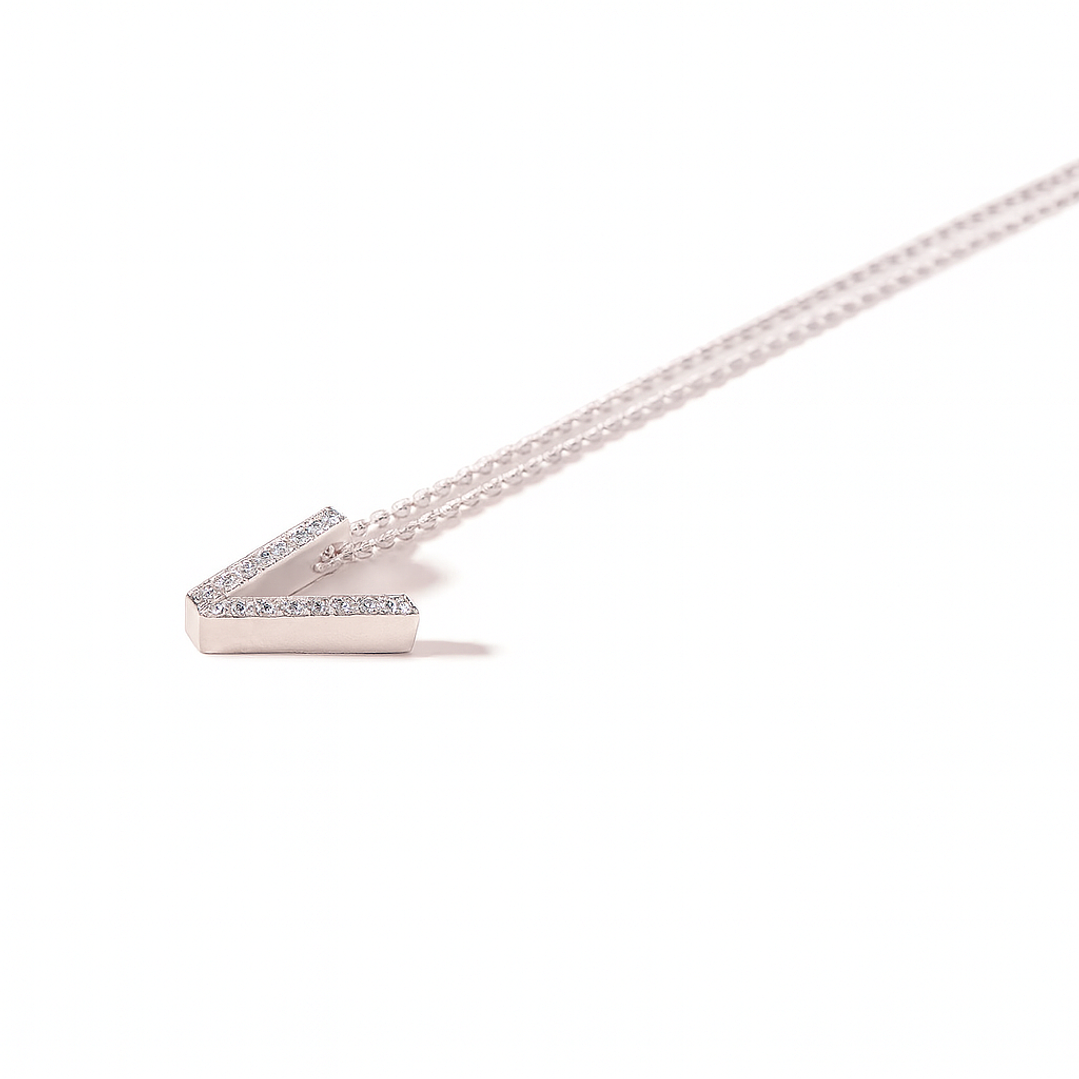 Collar Oro Blanco 18kt Letra V Diamantes 9Pts | Danielle Costantini 1