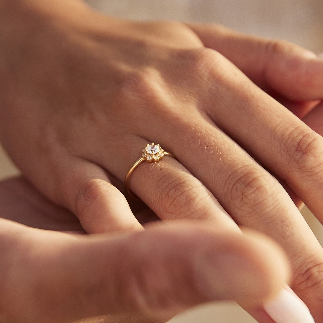 Anillo Oro Amarillo 18kt Rosera Circonita 4