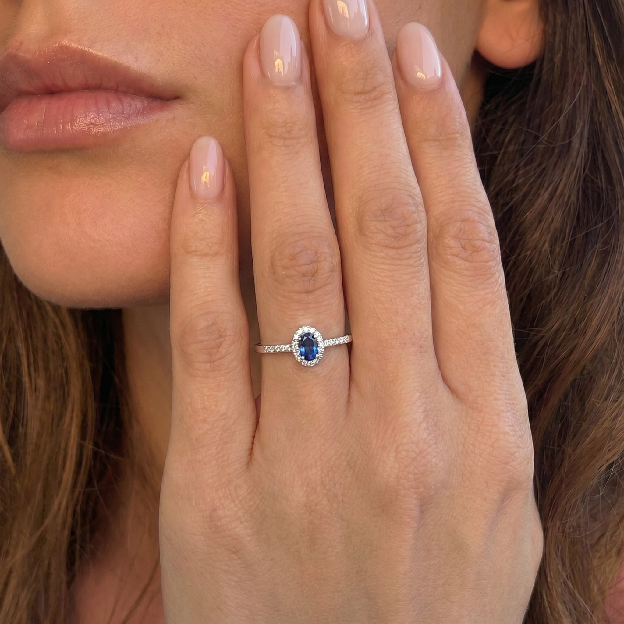 Anillo de Oro 18kt con Diamantes de 13 Pts Corte Brillante SI/H 19 Pts Zafiro 4
