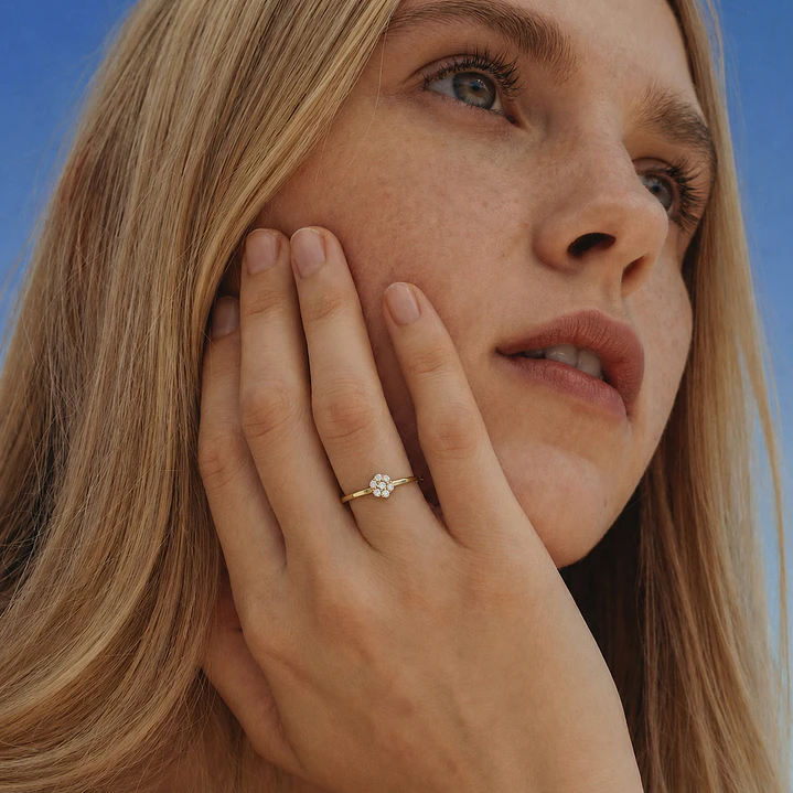 Anillo Compromiso de Oro 18Kt Roseta 7 Circonitas 5
